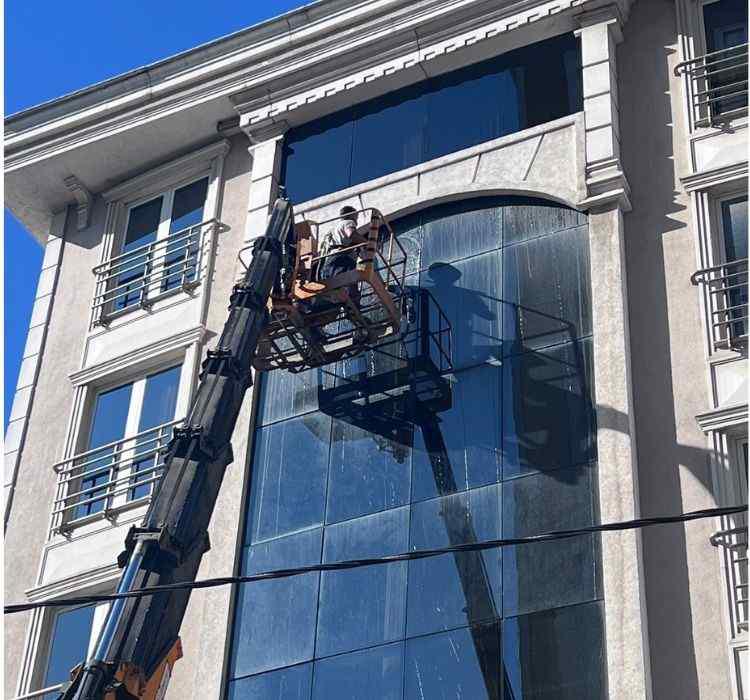 Plaza dış cephe cam temizliği hizmetleri
