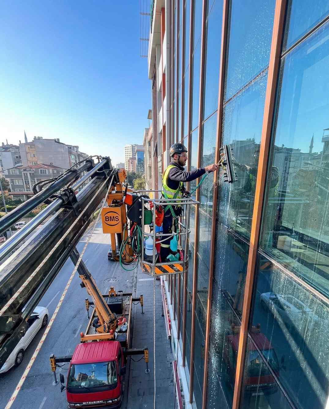 Sepetli platformla Pendik dış cephe temizliği hizmetleri