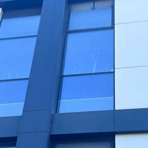 Plaza cam temizliği sonrası