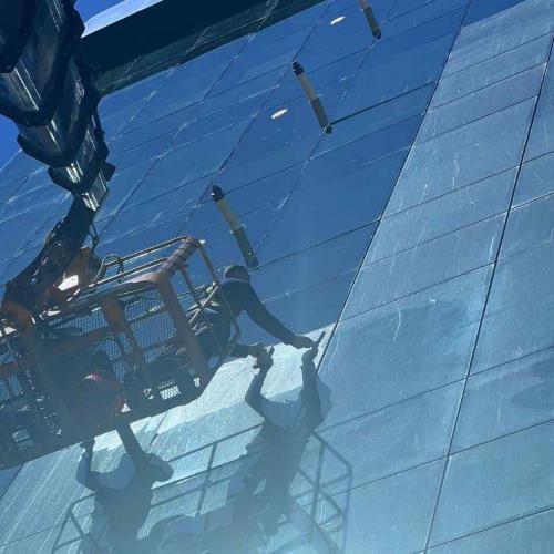 Sepetli platform ile dış cephe temizlik çalışmaları